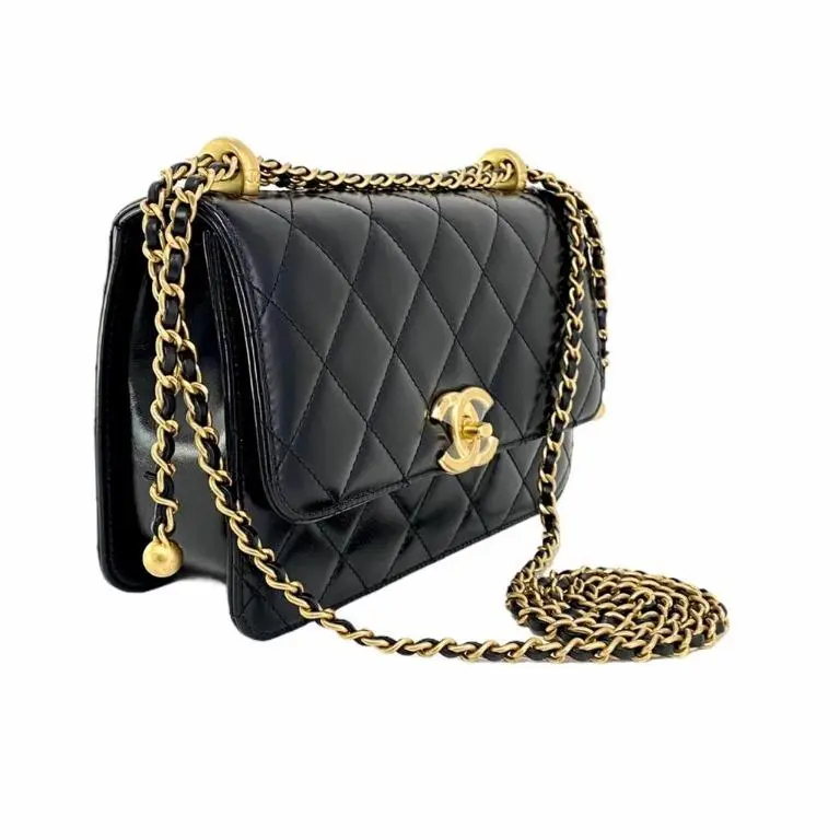 CHANEL Маленькая сумка через плечо с регулируемым ремнем черная AS2649 — фото 4