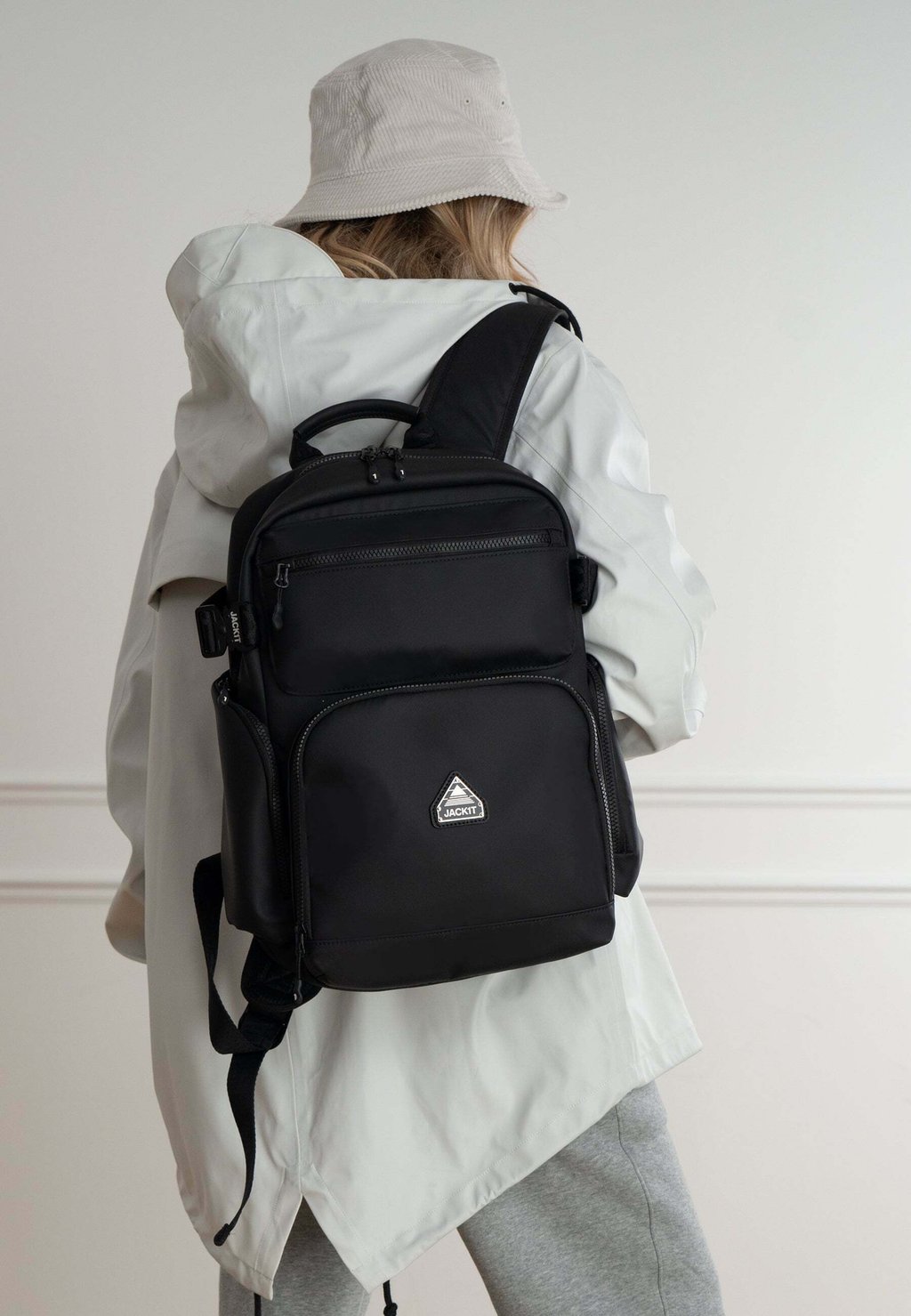 

Рюкзак CLASSIC UNISEX BACKPACK BADGE EDITION JACK1T, черный