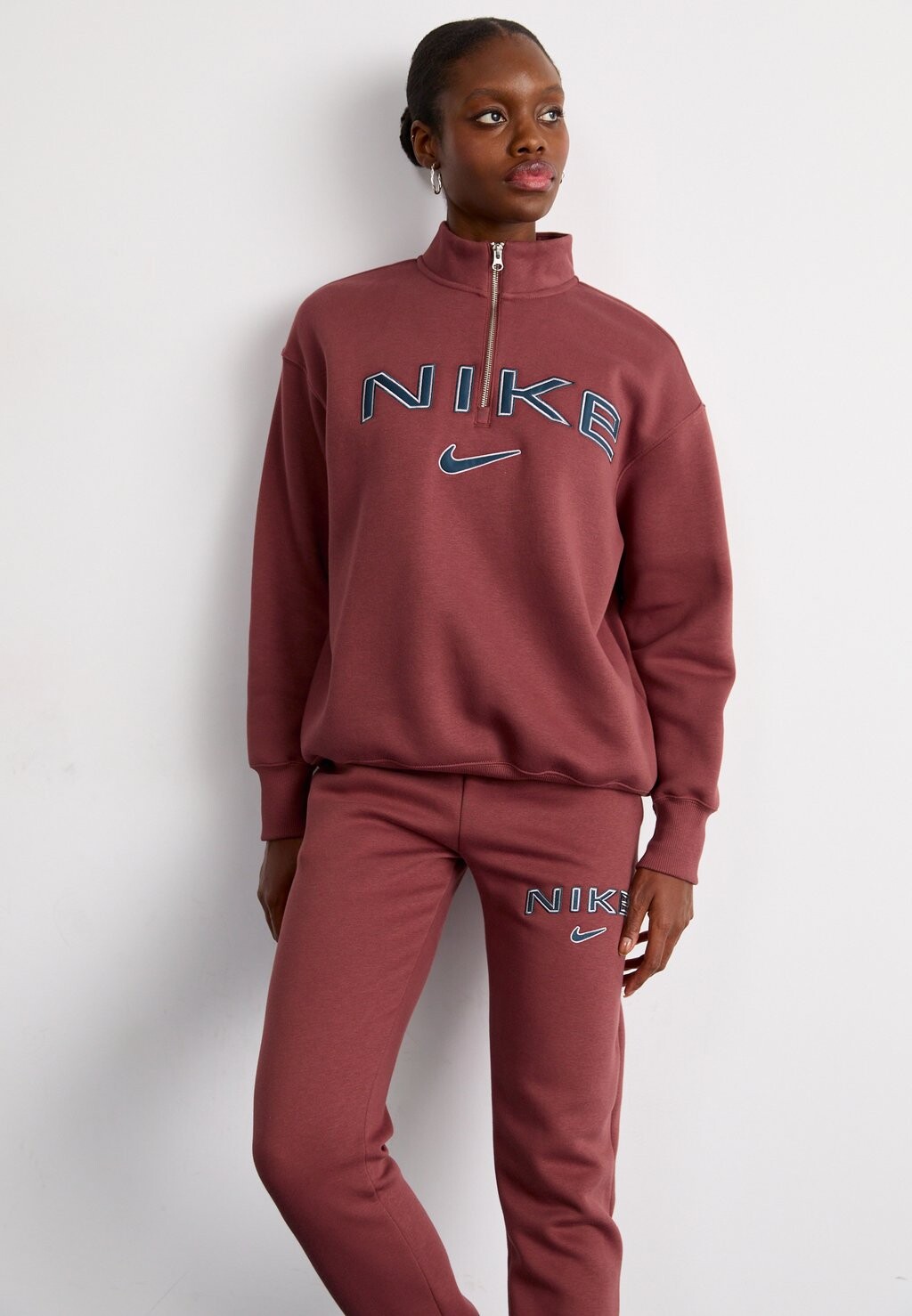 

Спортивные брюки LOGO Nike Sportswear, коралловый