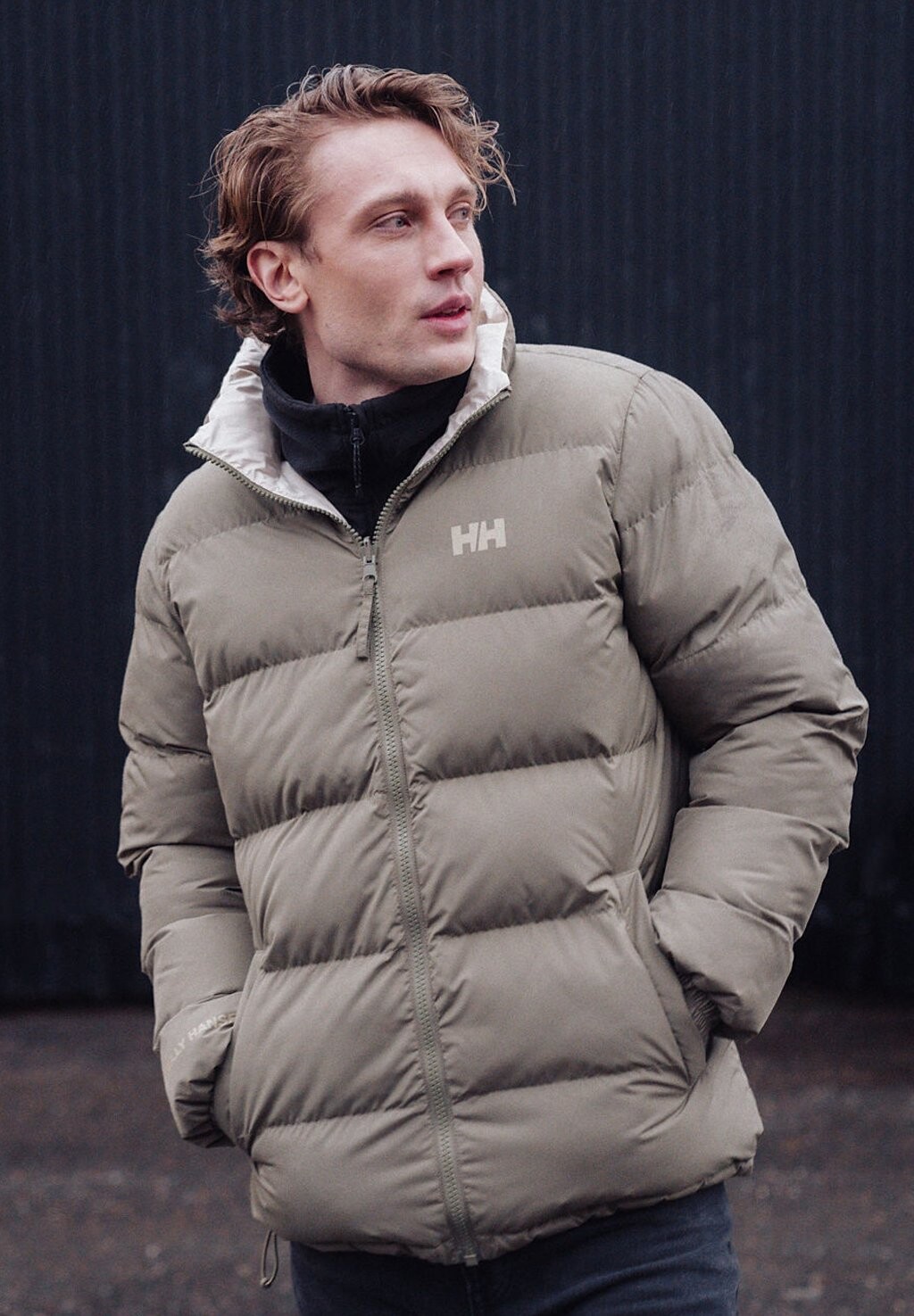 

Зимняя куртка REVERSIBLE Helly Hansen, оливковый