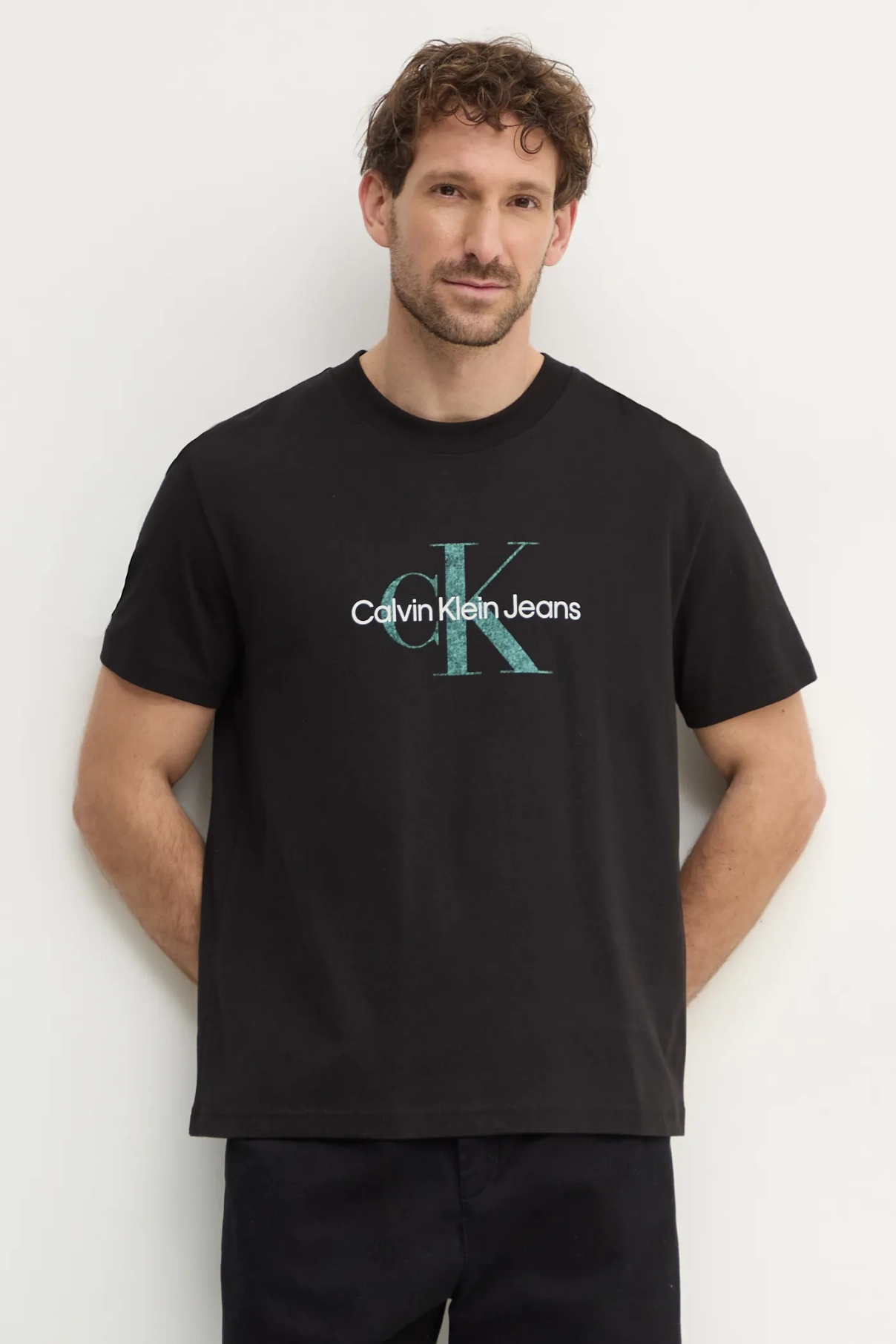 

Хлопковая футболка Calvin Klein Jeans, черный