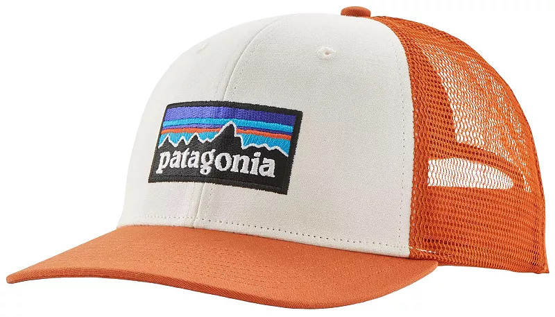 

Мужская кепка с логотипом Patagonia P-6 Trucker, цвет White/Redtail Rust