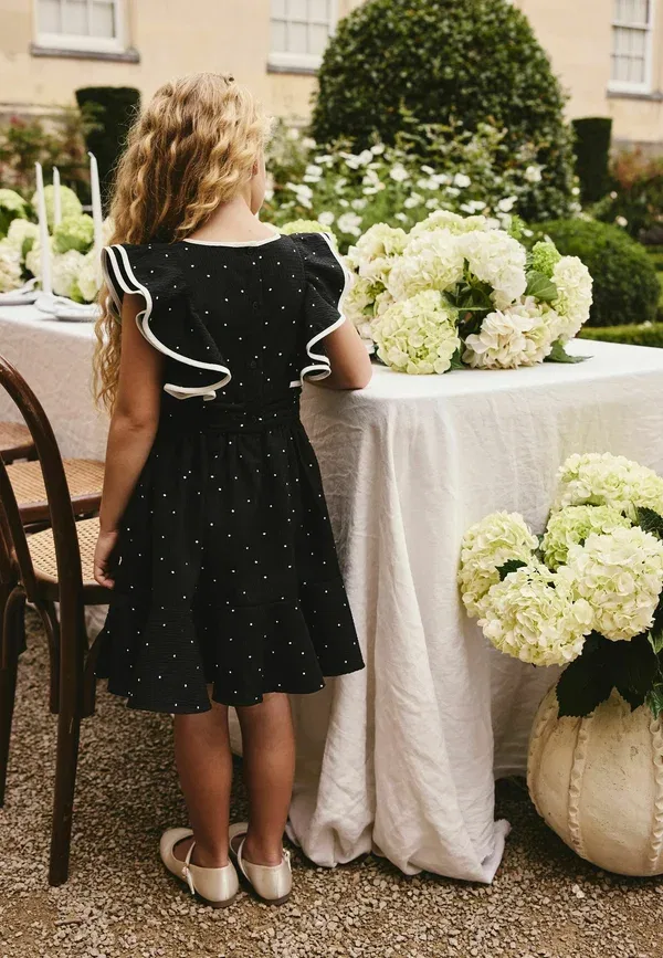 Платье повседневное Next, Regular fit ruffle sleeve occasion dress, черный горошек — фото 2