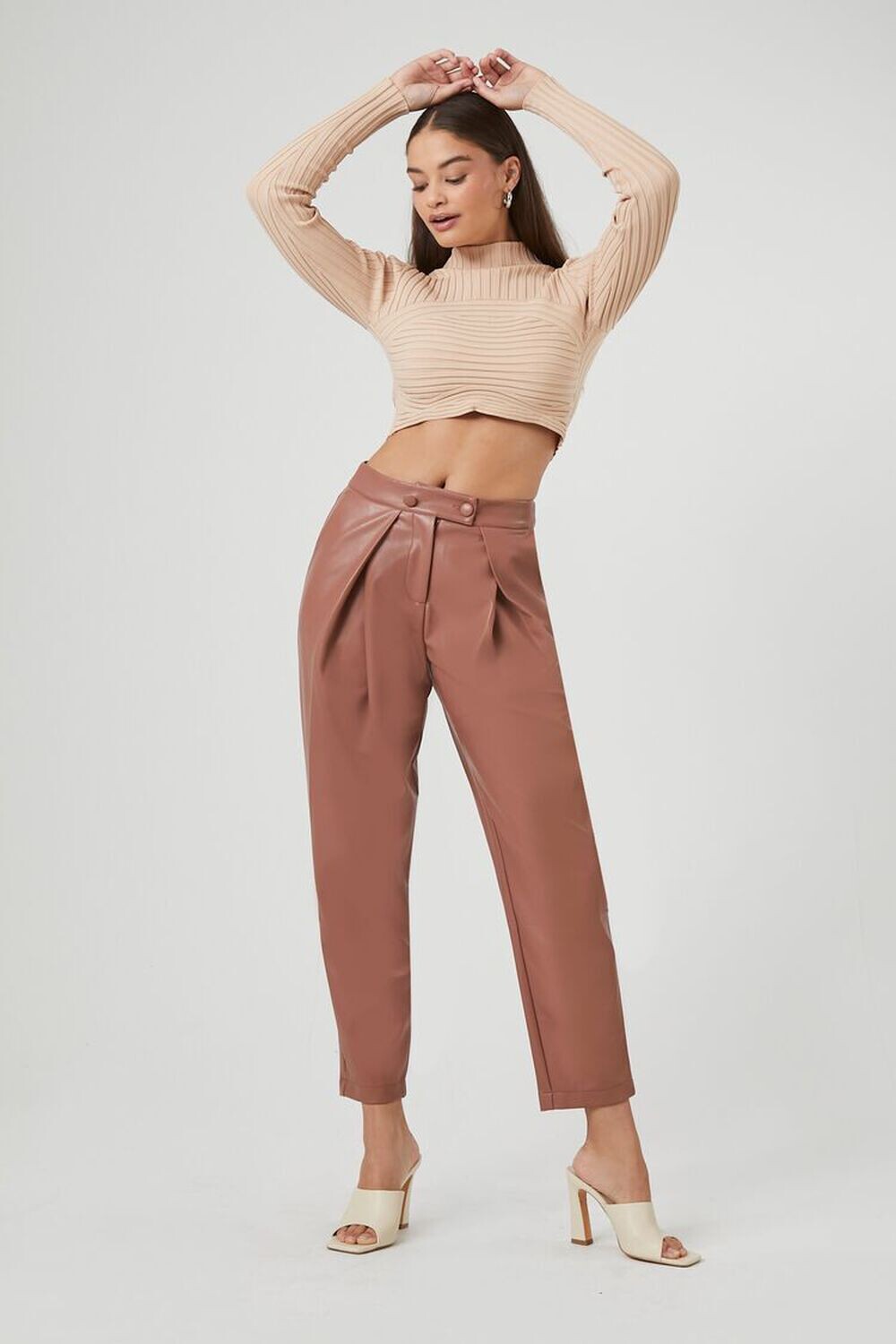 

Брюки-конусообразные с высокой посадкой из искусственной кожи Forever 21