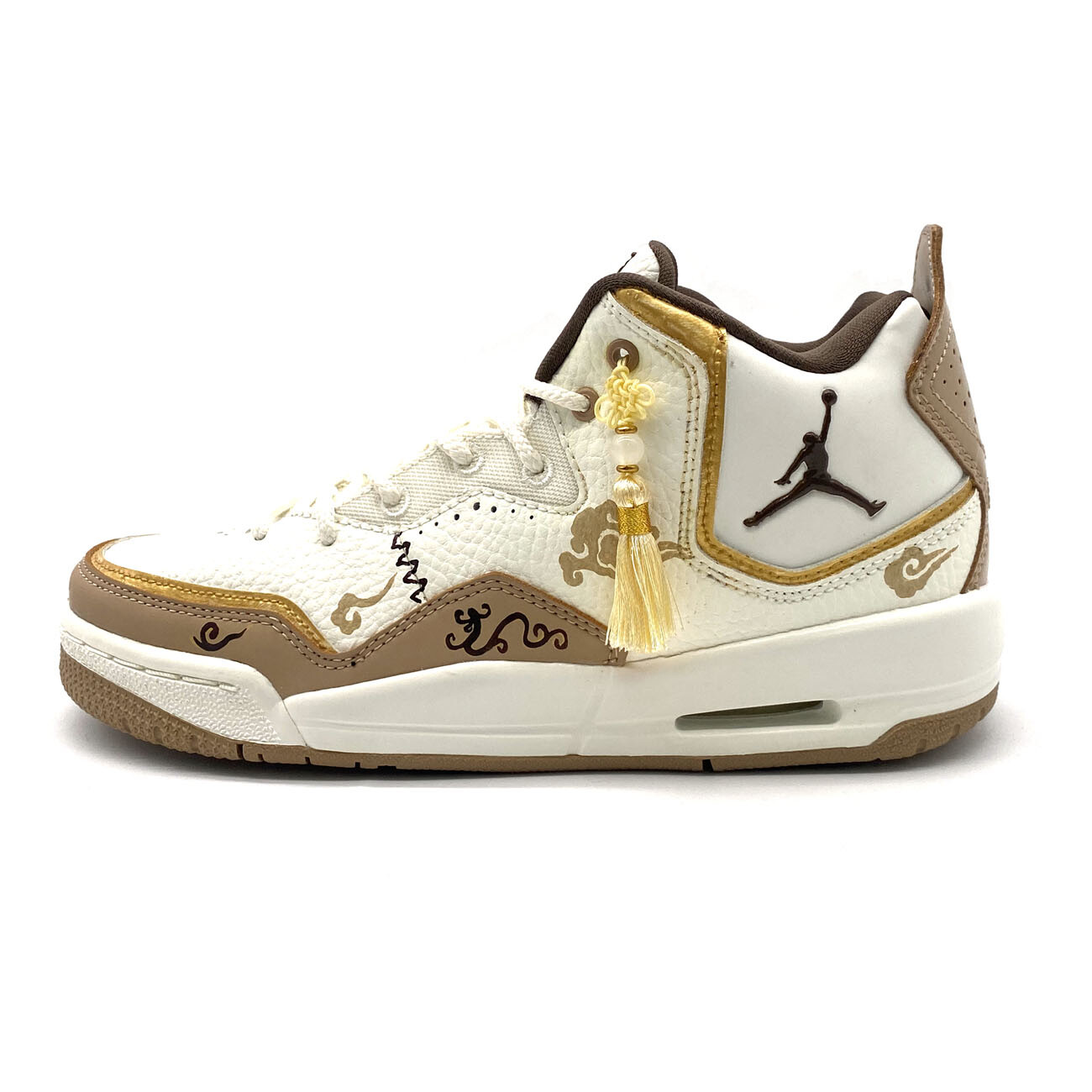 

Женские баскетбольные кроссовки Jordan Courtside 23 Vintage, White