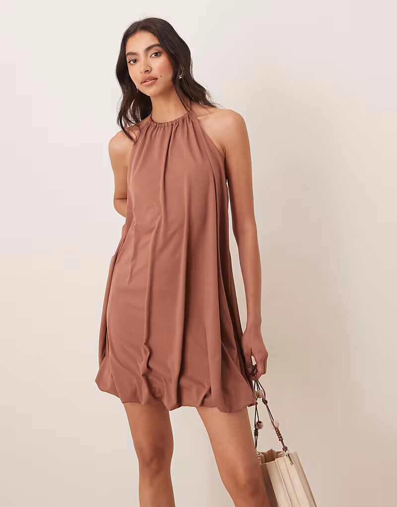 

Мягкое мини-платье с халтер-воротником ASOS DESIGN цвета мокко