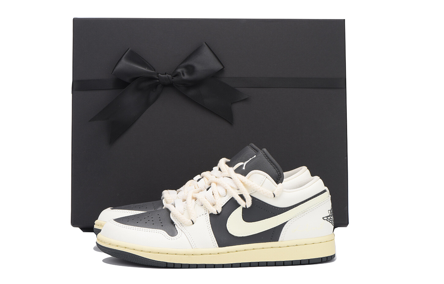 

Баскетбольные кроссовки Air 1 Vintage женские с низким верхом, черный/белый Jordan