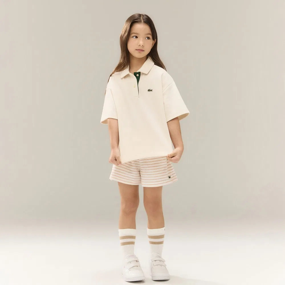 Детская рубашка-поло свободного кроя с коротким рукавом кремового цвета от Lacoste — фото 2