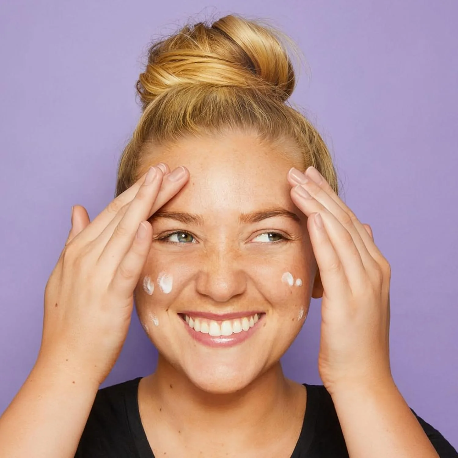 Tarte Base Tape увлажняющий праймер - легкий праймер с текстурой сыворотки и ароматом кокоса, с витамином E и оливковым маслом для увлажнения и разглаживания кожи, vegan, cruelty-free, полный размер — фото 4
