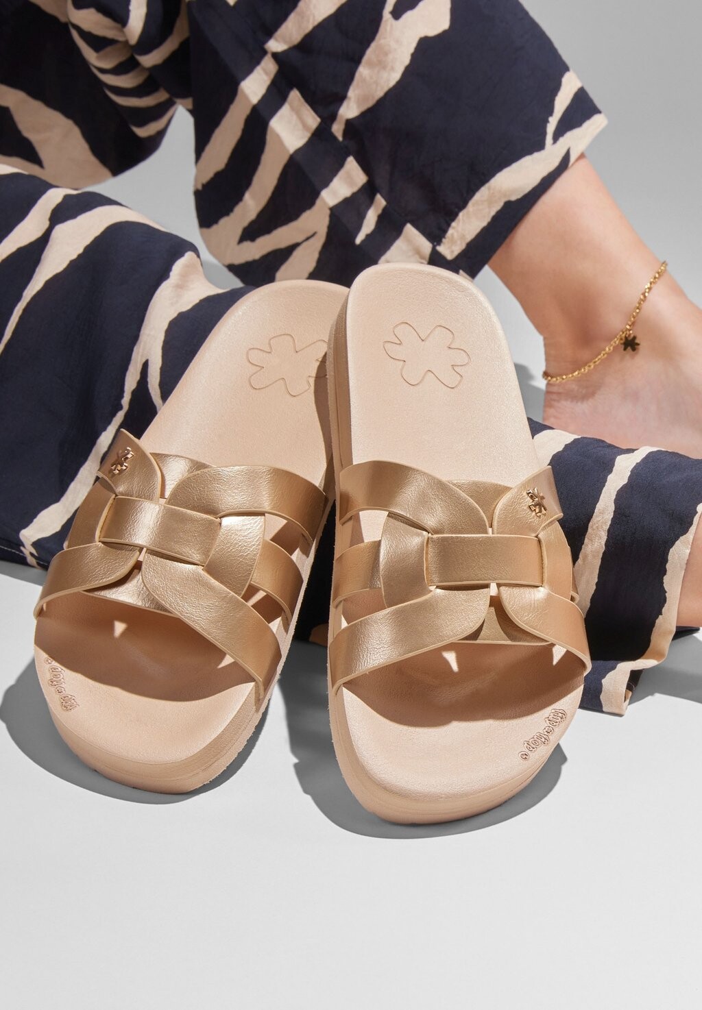 

Мюли TOSCANY flip*flop, золотого цвета