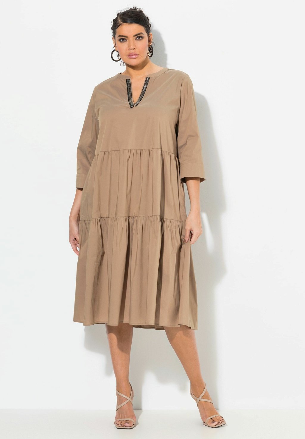 

Повседневное платье TIERED FLOUNCE PANEL 3/4 SLEEVE Ulla Popken, коричневый