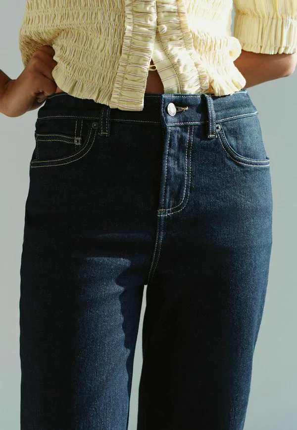 Джинсы средней посадки, длиной до щиколотки, прямого кроя. Next, Denim Rinse