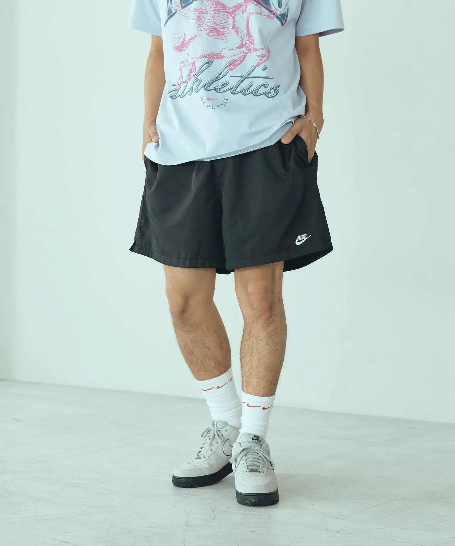 Мужские шорты Nike Club Woven Flow с сеткой и вышивкой FN3308-010 черные — фото 2