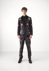 

Костюм MOTHRA SUIT Twisted Tailor, черный