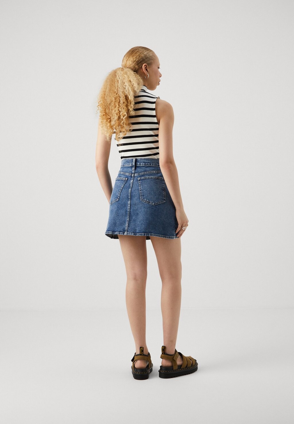 

Джинсовая юбка GAP, темная стирка Skirt Raven