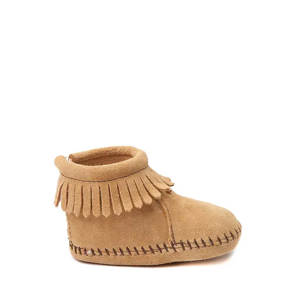 

Ботинки Minnetonka Back Flap Bootie, цвет Tan