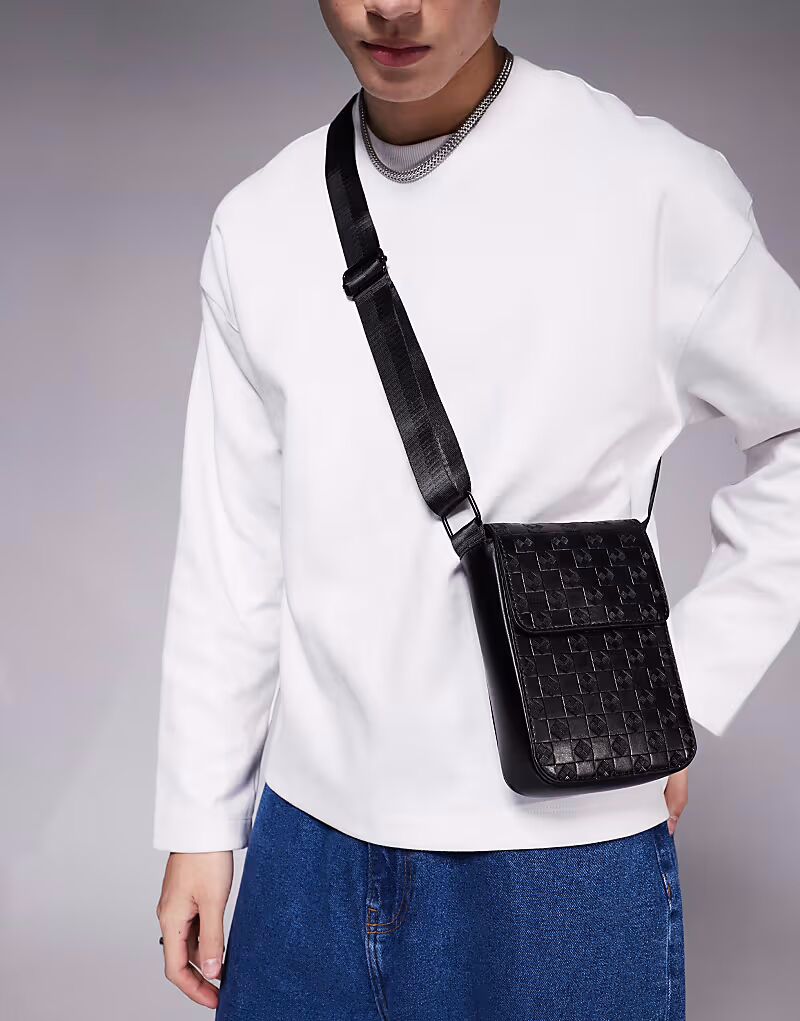 

Сумка через плечо из искусственной кожи ASOS DESIGN с монограммой черного цвета