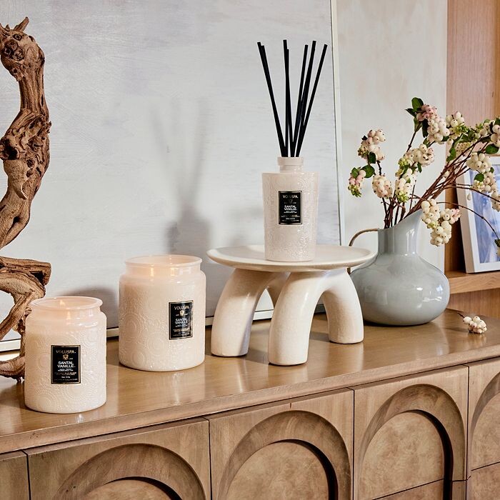 

Коллекция свечей Voluspa Santal Vanille, слоновая кость/кремовый
