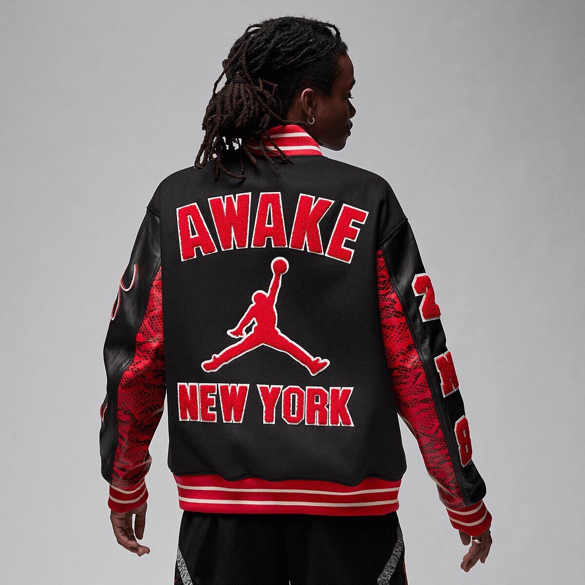 

Куртка Jordan X Awake, цвет Rot/Schwarz