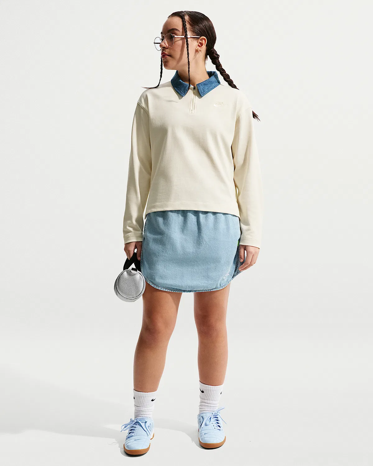 Длинный поло Nike Sportswear Collection для старших детей (девочек), Soft Pearl/Mystic Navy/Soft Pearl — фото 4