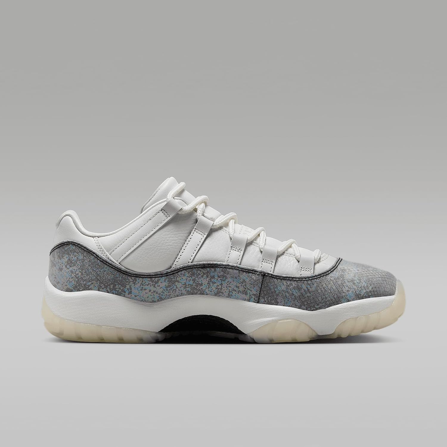 Мужские кроссовки Nike Air Jordan 11 Retro, белый/черный/серый — фото 3