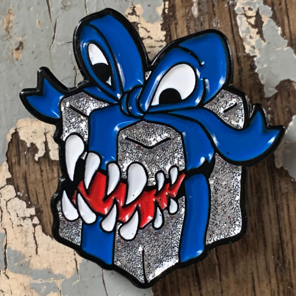 

Аксессуары Creature Curation Enamel Pin: Mimic Present - Blue & Silver