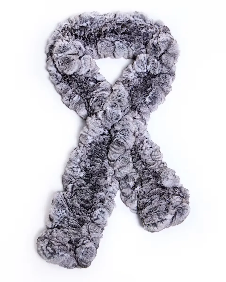 

Женский шарф из шиншиллы с рюшами по периметру натурального цвета Maximilian, светло-серый