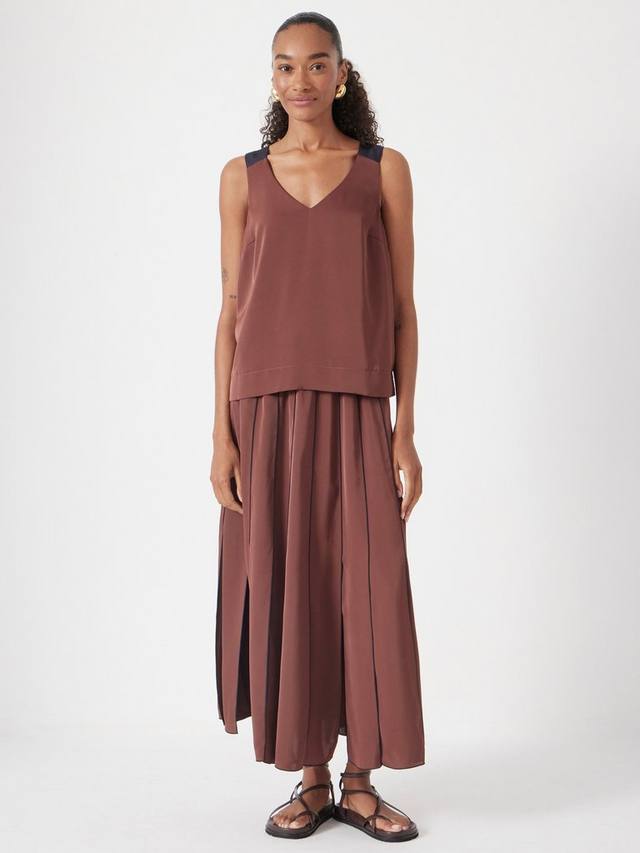 

Повседневный топ Pippa с V-образным вырезом из сатина HUSH, Burgundy Brown