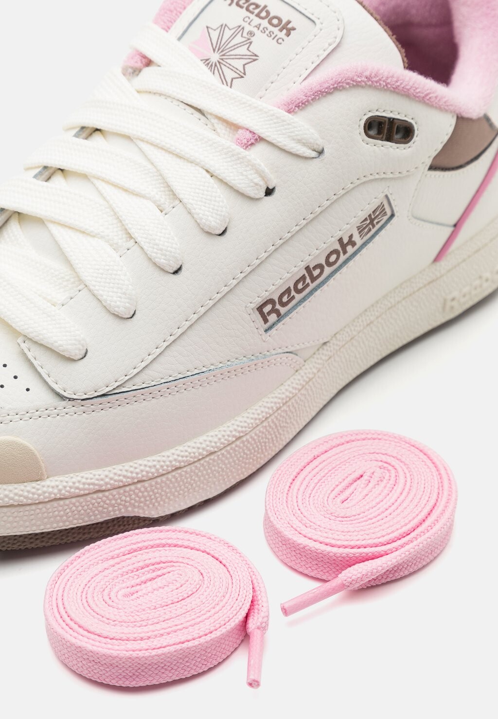 Кроссовки Club C Bulc Unisex Reebok, мел/астророза/коричневый