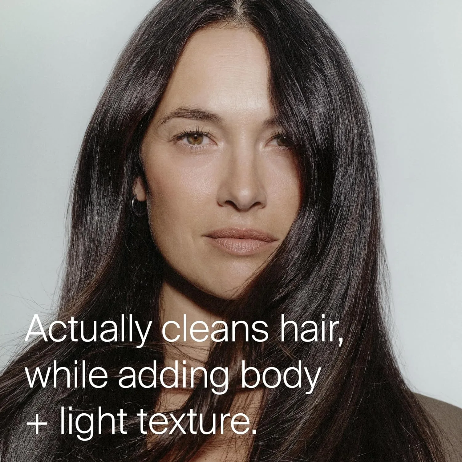 Сухой шампунь Living Proof Perfect Hair Day - впитывает жир, пот, запах, очищает волосы, обладает свежим ароматом, детоксифицирует кожу головы. Подходит для женщин и мужчин. 155.93 г (1 шт.) — фото 2