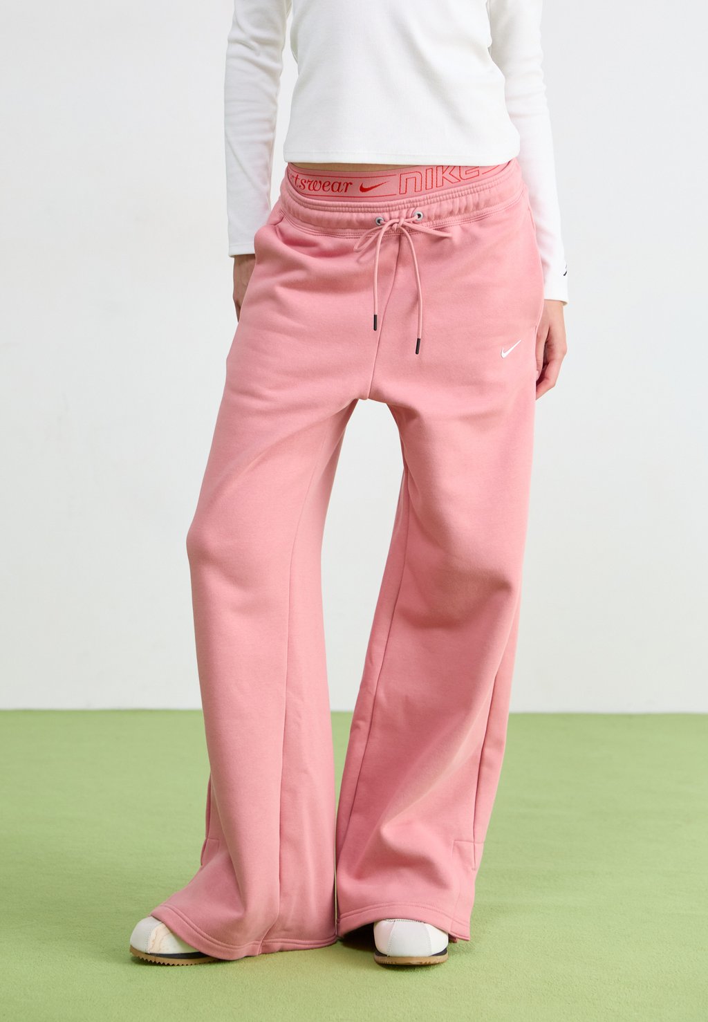

Спортивные штаны PANT Nike Sportswear, красный