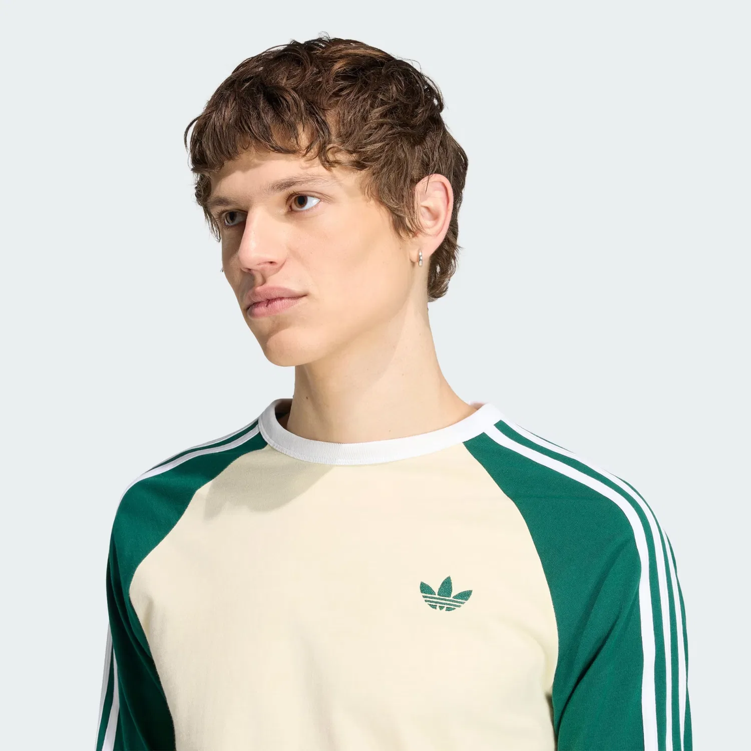 Футболка Adidas Originals кремового и зеленого цвета — фото 4