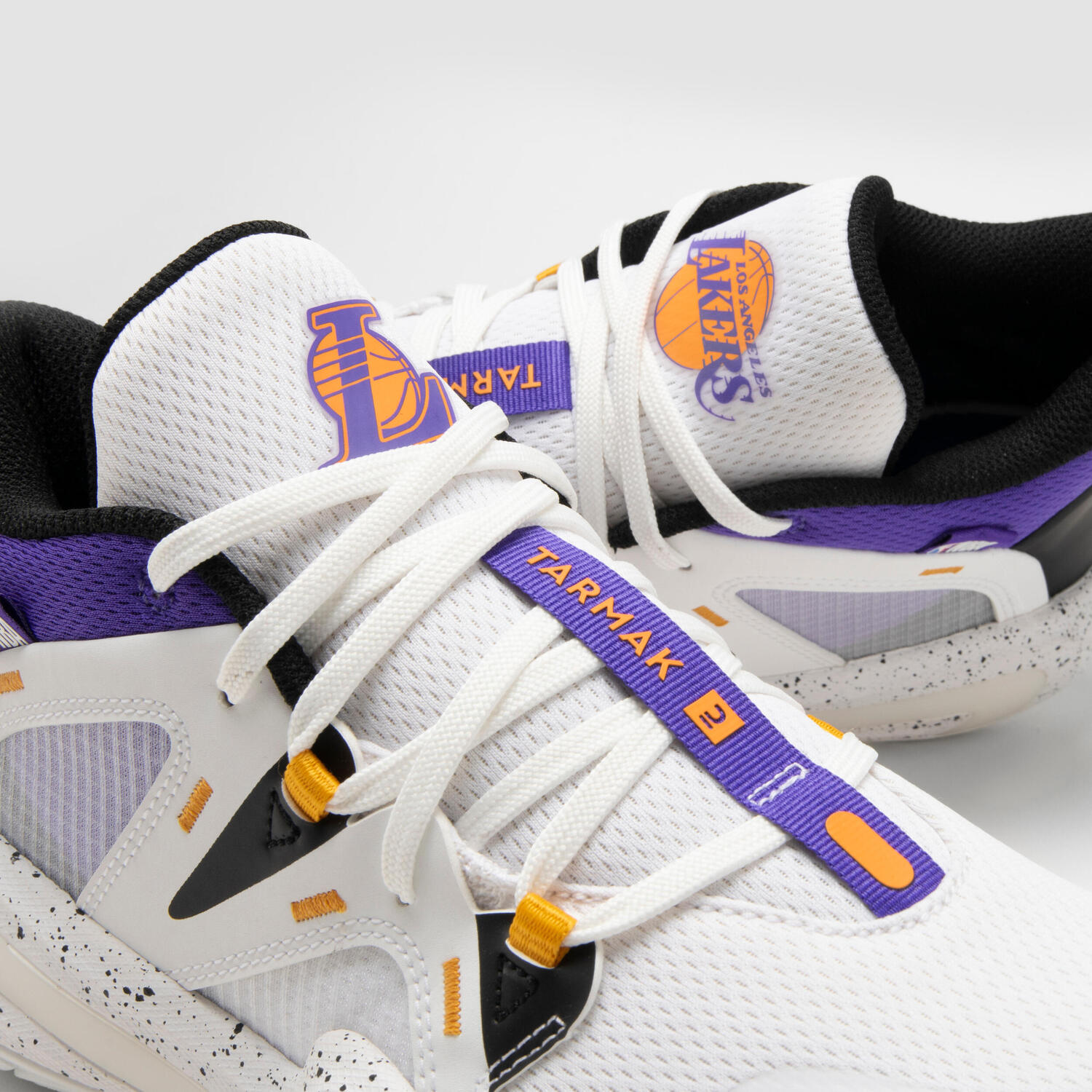 Молодёжные баскетбольные кроссовки Tarmak NBA SE900 Lakers/белые — фото 4