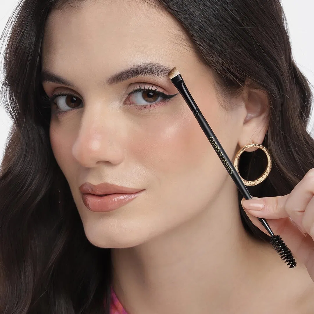 Двусторонняя кисть для бровей Cuffs N Lashes, тонкая угловая кисть и спули, синтетический ворс, 1 шт — фото 3