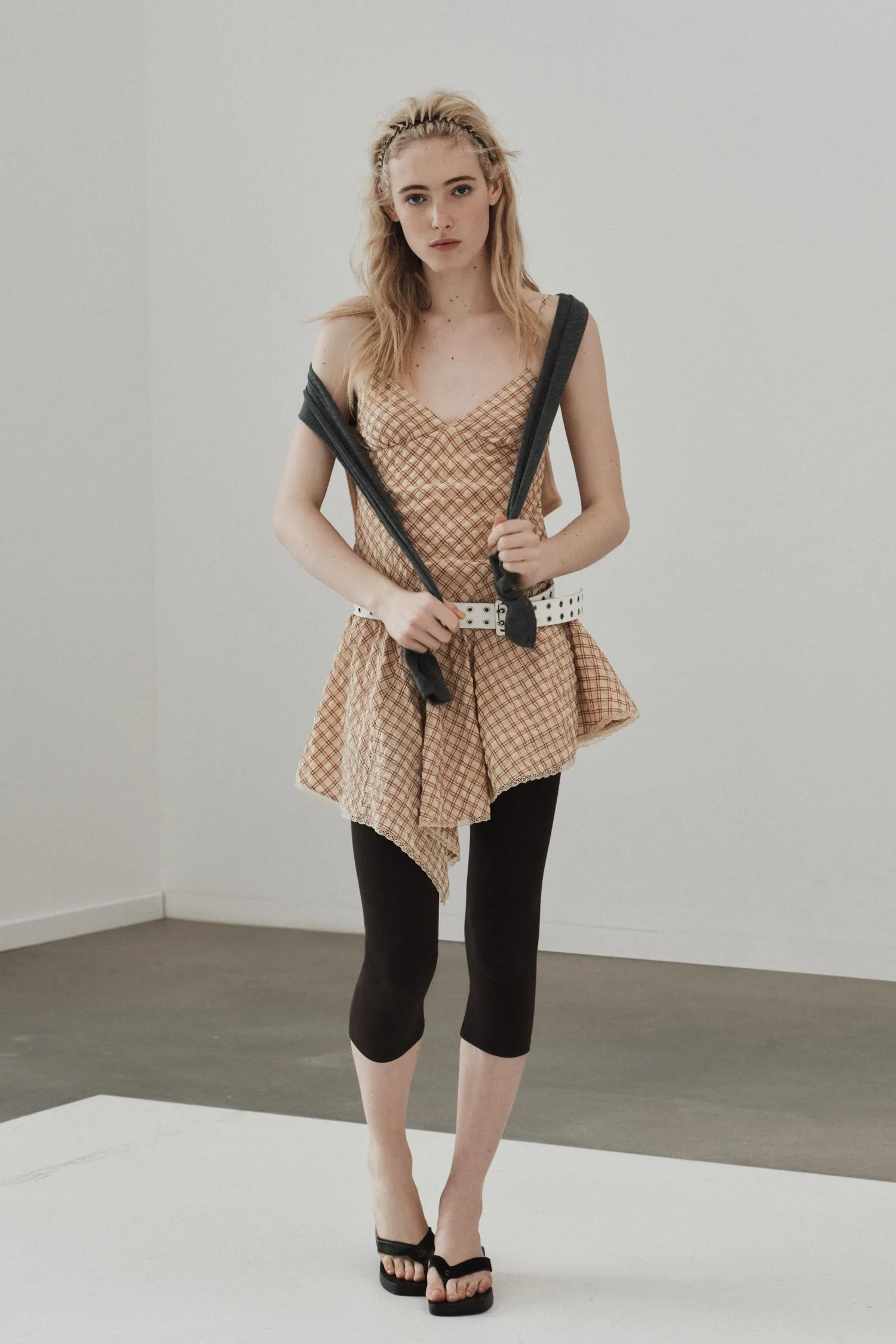 Zara Короткое платье в клетку с кружевом