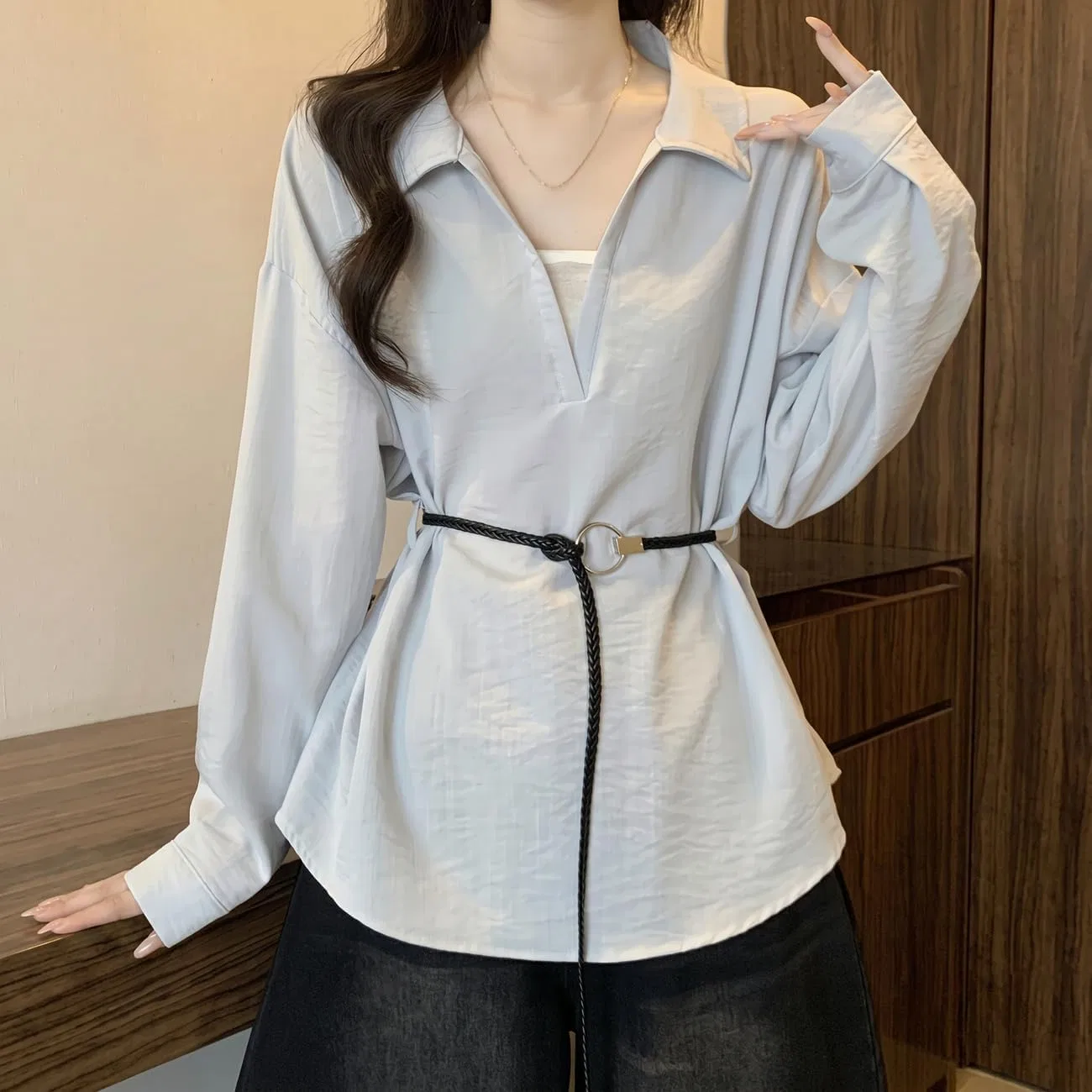 Блуза, длинный рукав, V-образный вырез, oversized, универсальная, светлый — фото 2