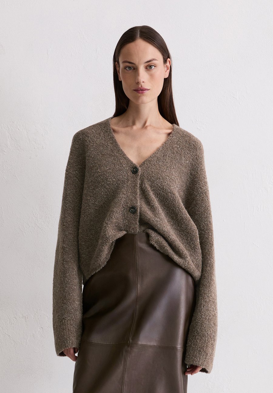 

Кардиган Marc O'Polo LONGSLEEVE V-NECK, Shaded Brown Melange/Brown