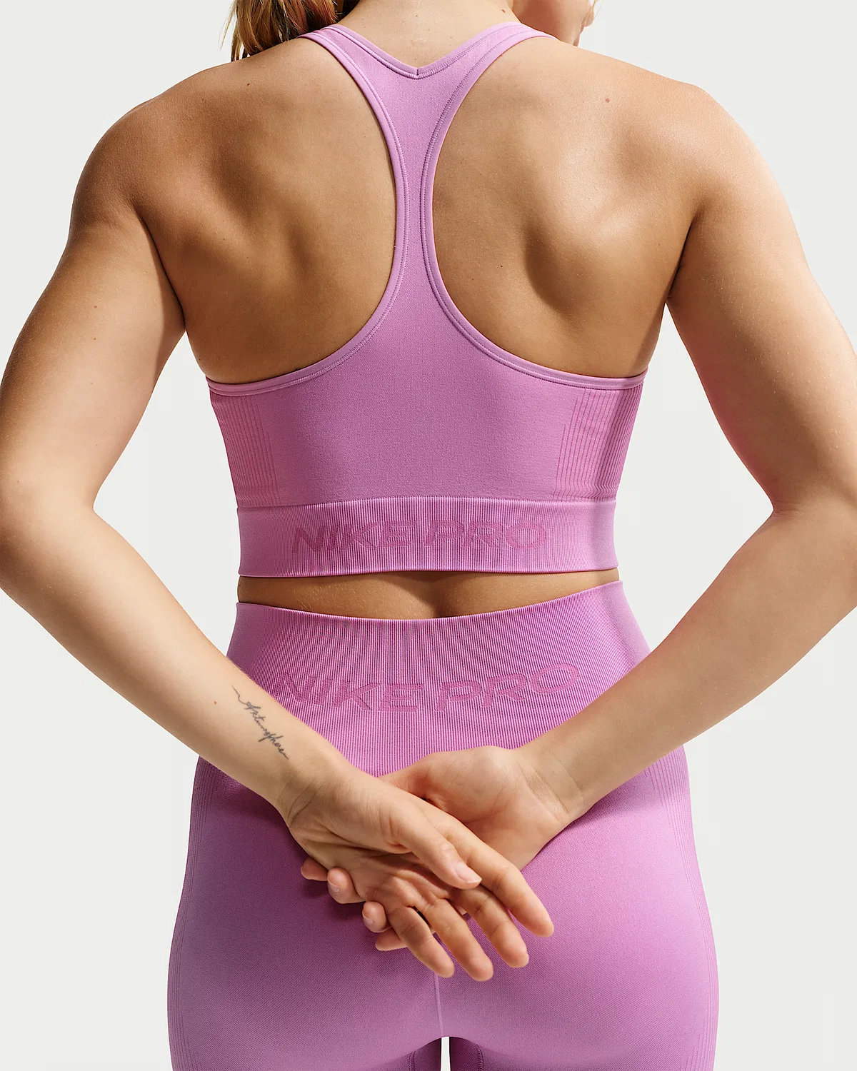 Женский топ Nike Pro Seamless Dri-FIT с укороченным кроем, Light Magenta — фото 2