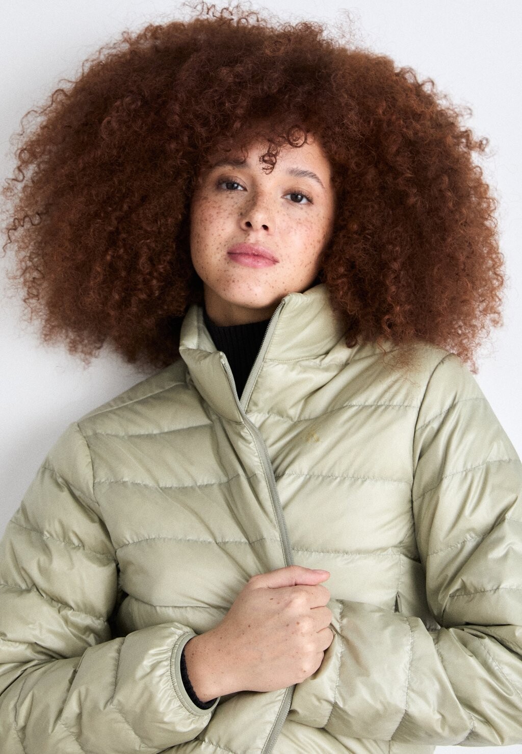 

Пуховик SHINE PUFFER Calvin Klein Jeans, хаки