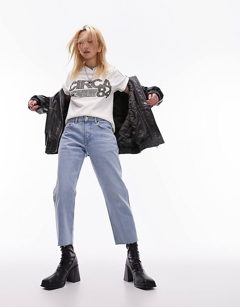 

Topshop Petite — прямые укороченные джинсы отбеливающего цвета со средней завышенной талией