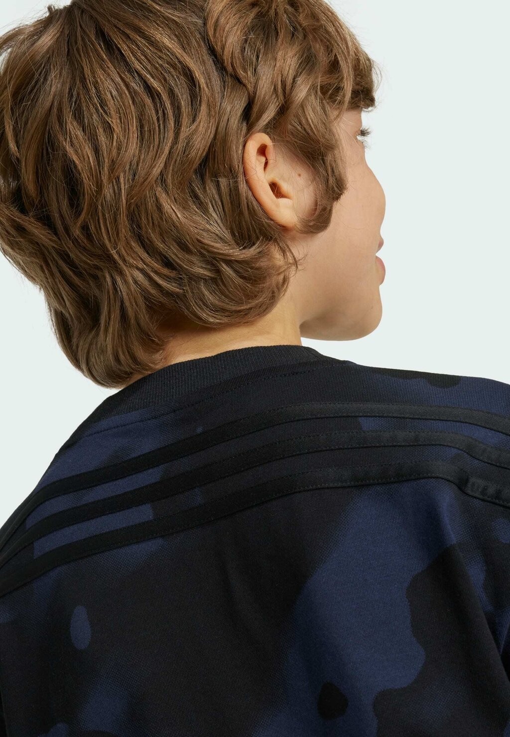 

Футболка с принтом FUTURE ICON CAMOUFLAGE PRINTED adidas, черный