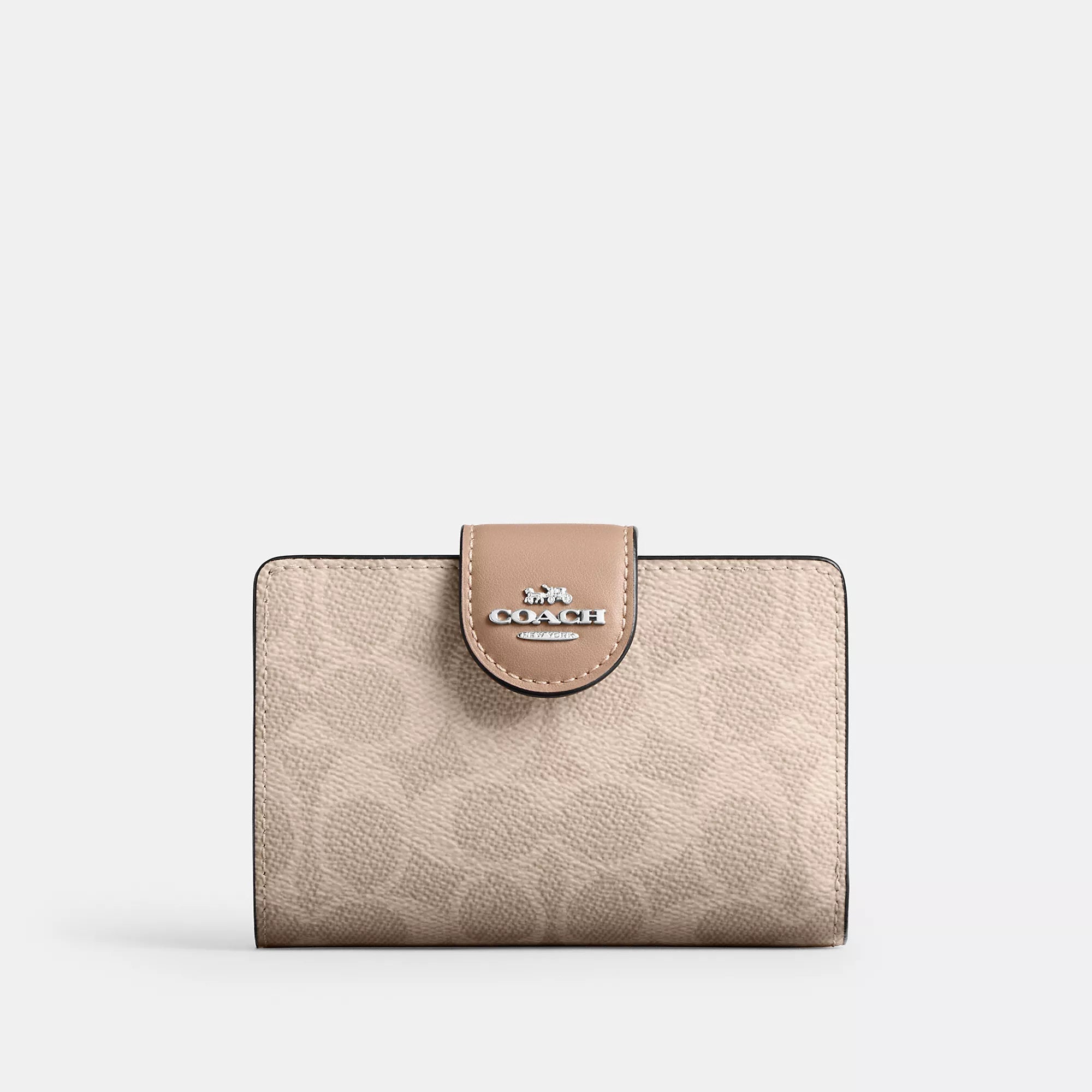 

Coach Outlet Средний угловой кошелек с застежкой-молнией из фирменной ткани, серебряный/песочный/серо-коричневый