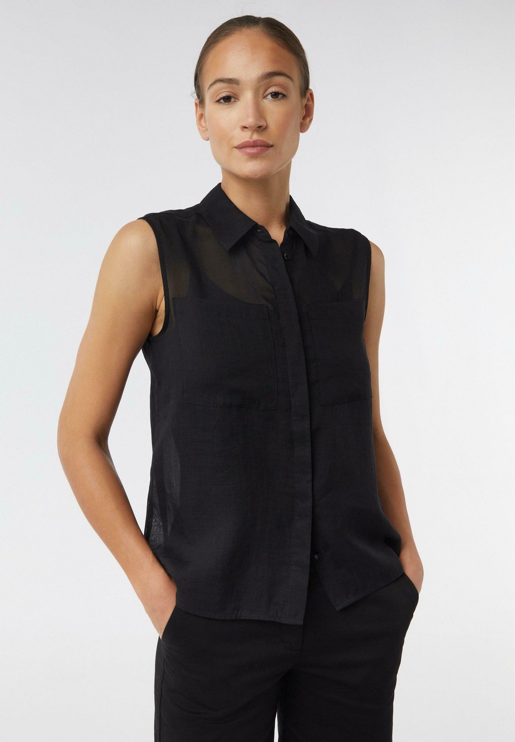 

Топ ÄRMELLOSE MIT AUFGESETZTEN TASCHEN - Button-down blouse comma, черный