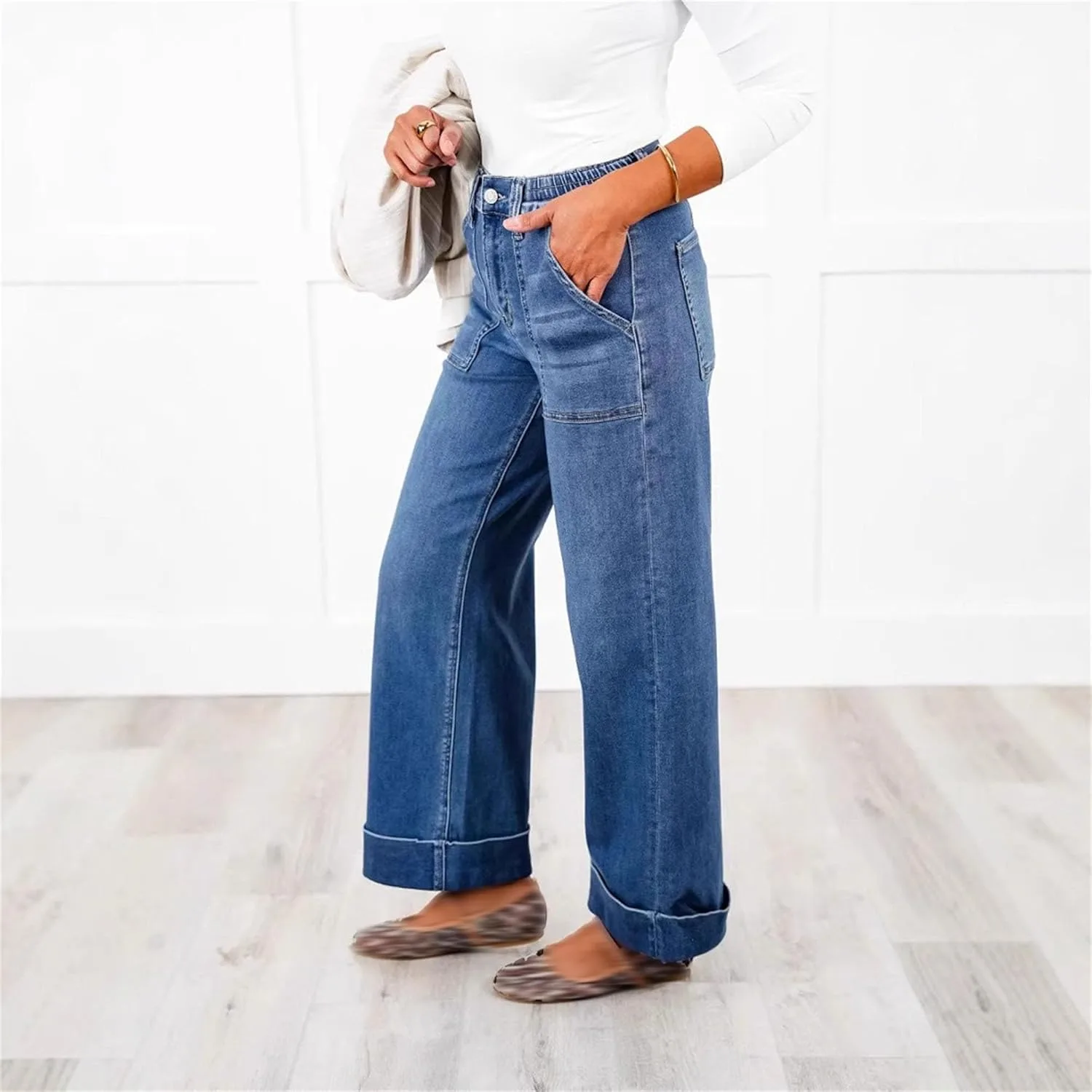 Женские джинсы wide leg high waisted с клапанами на карманах — фото 3