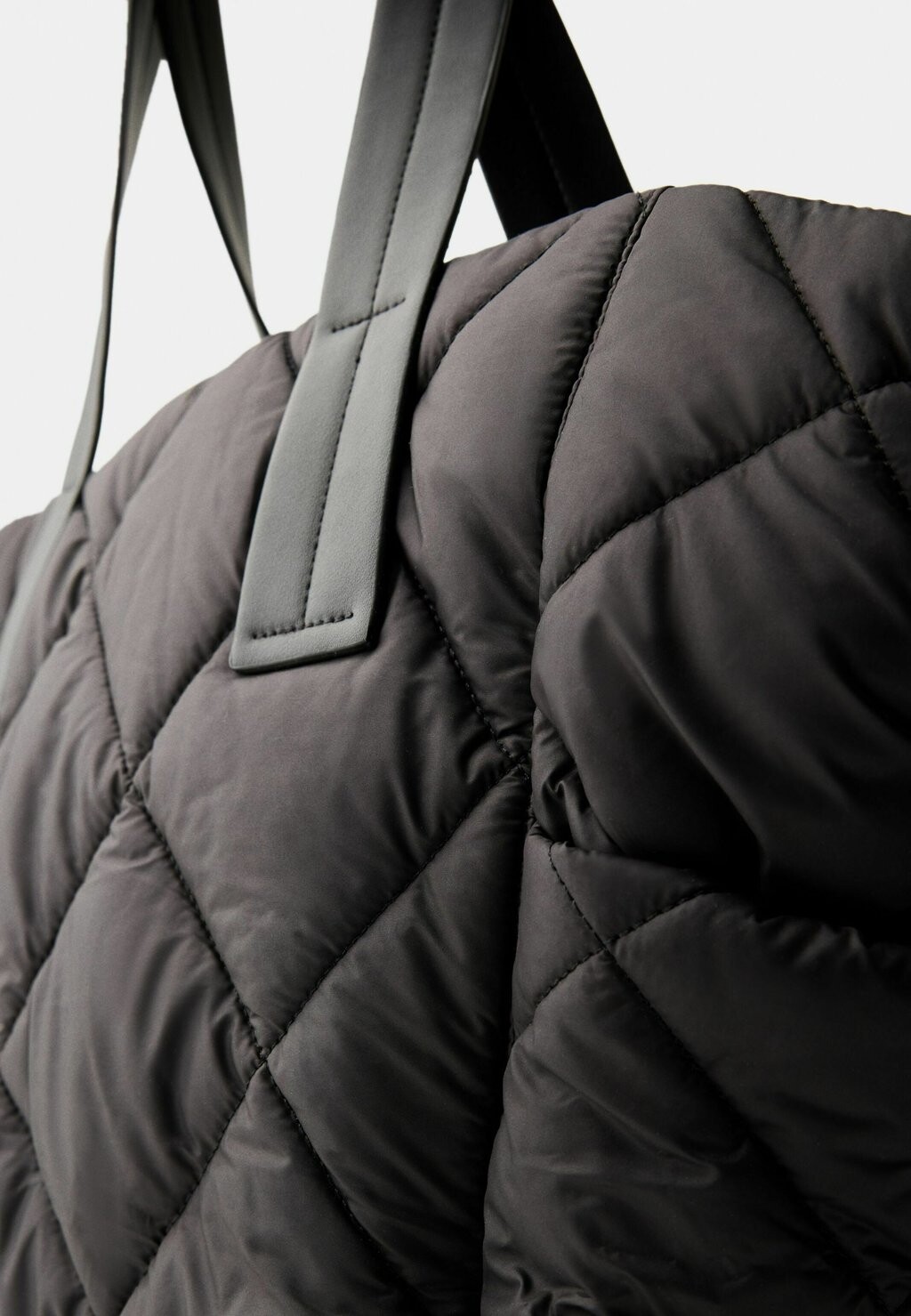 

Сумка для покупок QUILTED Bershka, черный деним