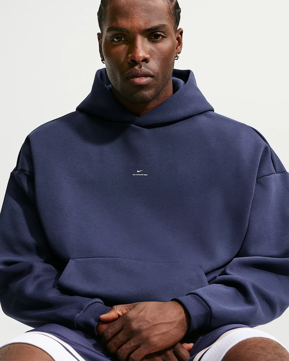 Мужская флисовая баскетбольная худи-пуловер Nike Standard Issue Therma-FIT, Midnight Navy/Pale Ivory — фото 3
