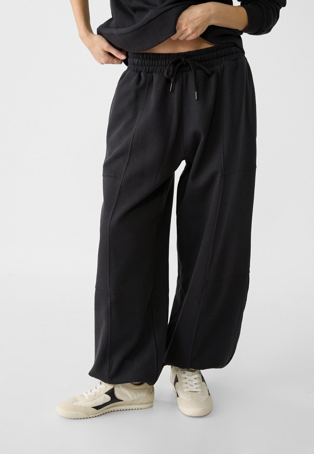 

Спортивные брюки BALLOON PLUSH JOGGERS Stradivarius, черный