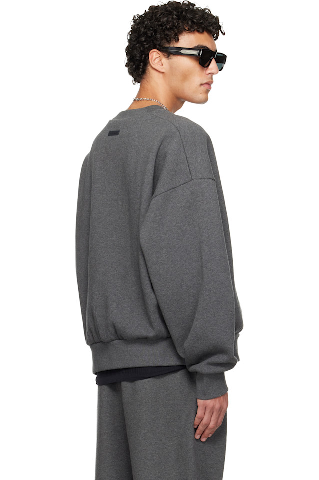 Fear Of God Essentials Классическая толстовка с круглым вырезом и тиснением на тему праздников серого цвета — фото 3