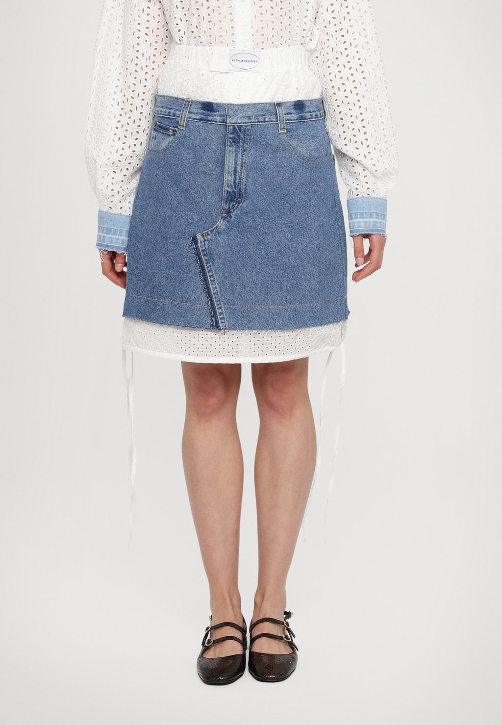 

Мини-юбка BOXER SKIRT WITH BRODERIE ANGLAISE DETAIL - Denim skirt Ksenia Schnaider, белый