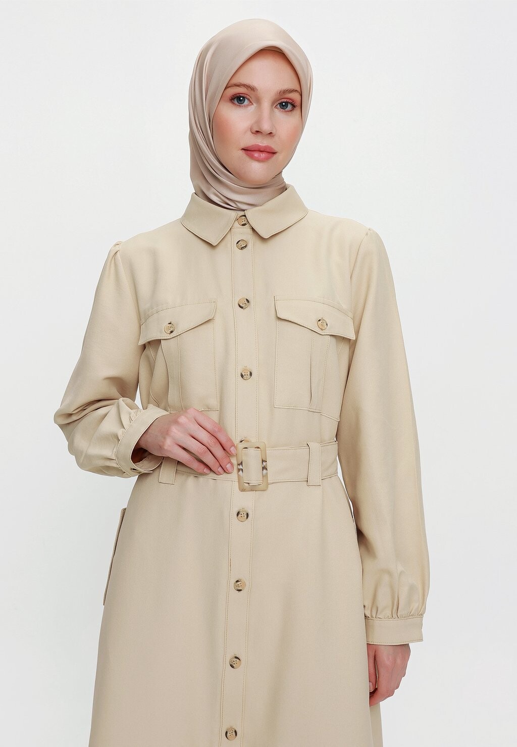 

Платье макси MODEST FRONT ZIPPER CUP DETAILED BELTED COAT Armine, песочный